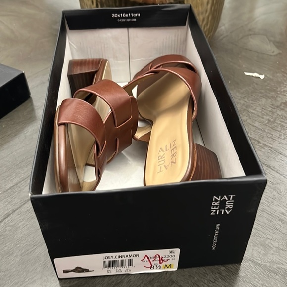 NATURALIZER JOEY LEATHER BLOCK HEEL SLIDE SANDALS - Picture 2 of 11